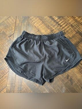 Nike Shorts Women's Size medium Black Excellent